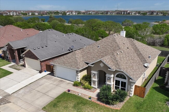 Building Photo - 7522 S Lake Dr