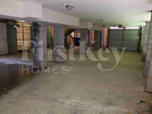 Building Photo - 1911 Chestnut Oak Ln