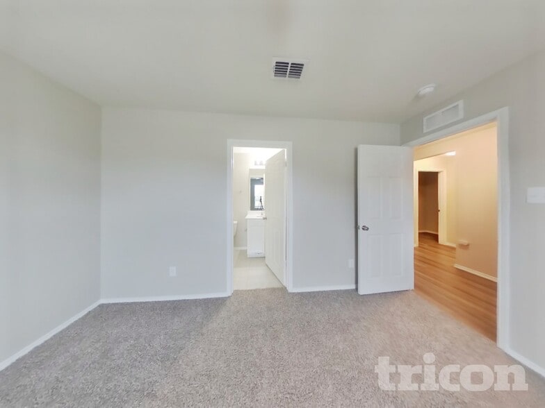 Building Photo - 1023 Spofford Dr