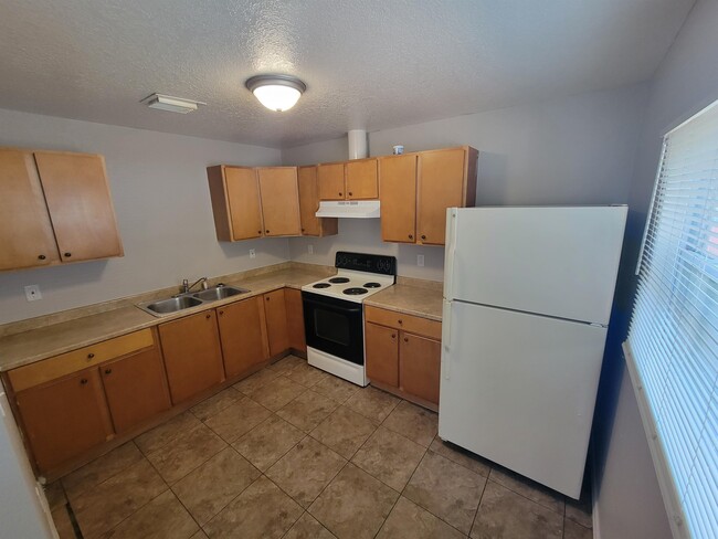Building Photo - 1611 Miller Ave