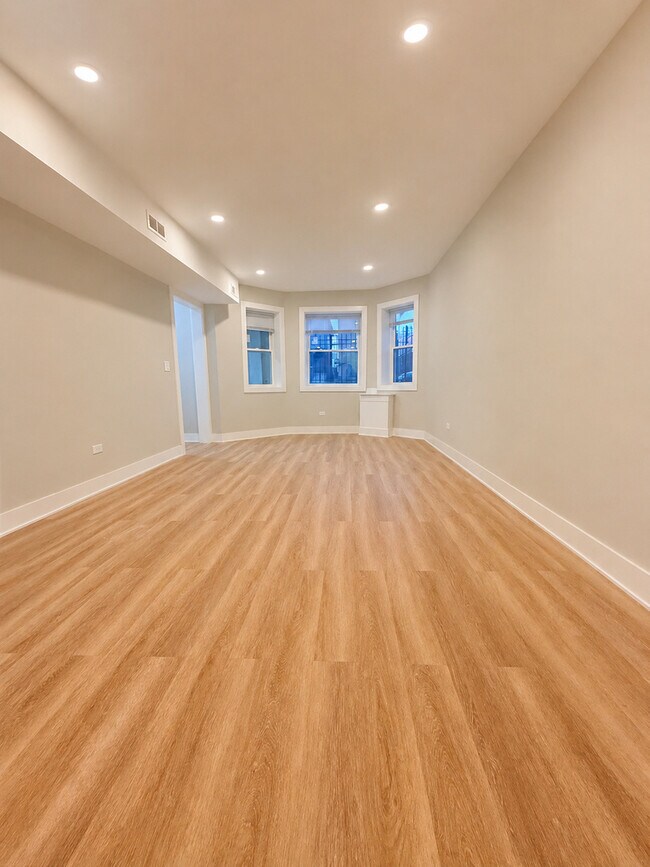 Building Photo - 2850 N Avers Ave