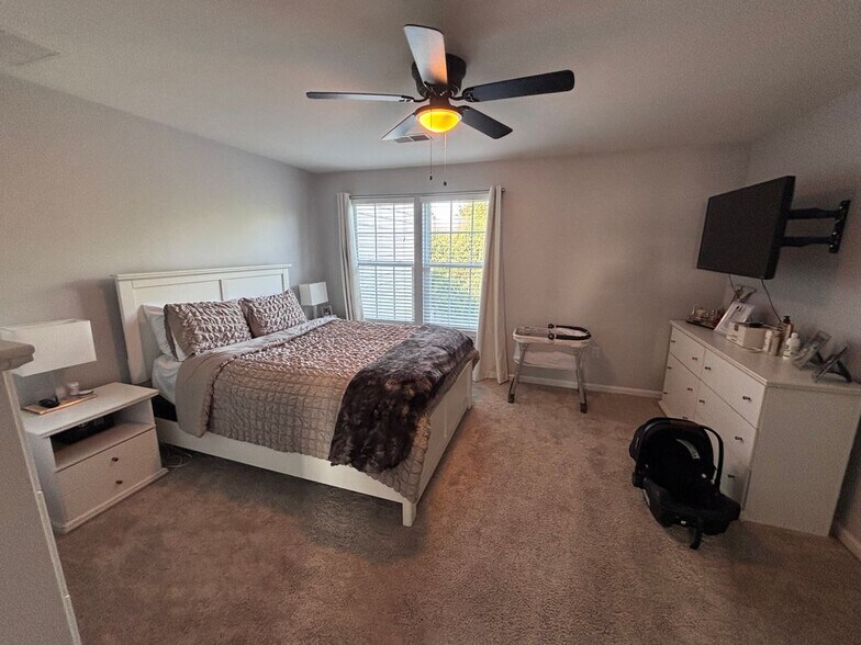 Building Photo - 322 Larose Dr