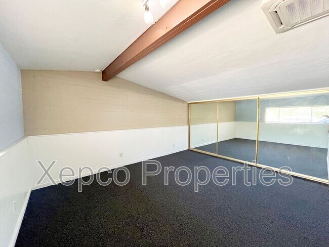 Building Photo - 1680 E Mesquite Ave