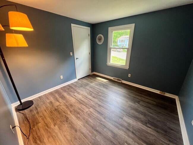 Building Photo - Single Family, Raised Ranch With Many Upda...