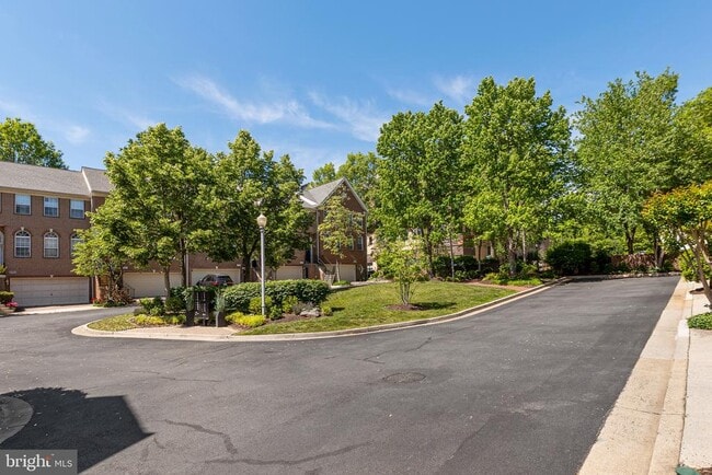 Building Photo - 102 Lounsbury Pl