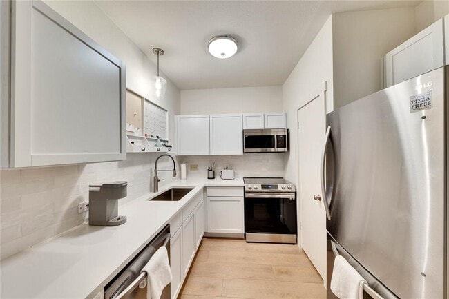 Building Photo - 2216 San Gabriel St