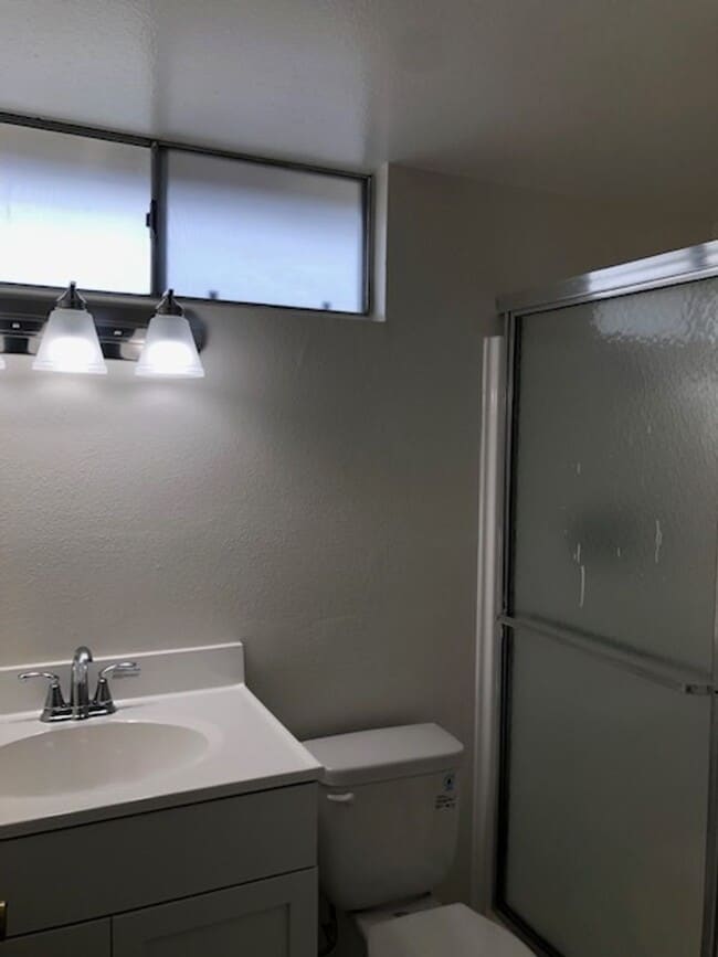 Building Photo - 4 Bed/2.5 Bath  Two Story Home in San Diego