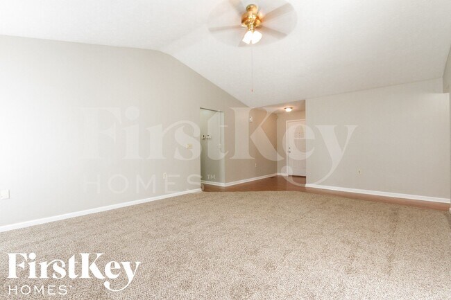 Building Photo - 2204 Valley Creek W Ln