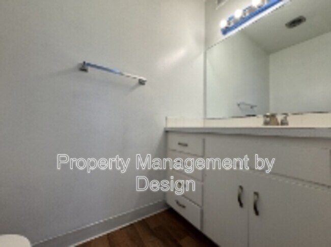 Building Photo - 1039 5th St