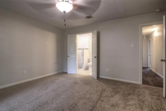 Building Photo - 1915 Solomon St