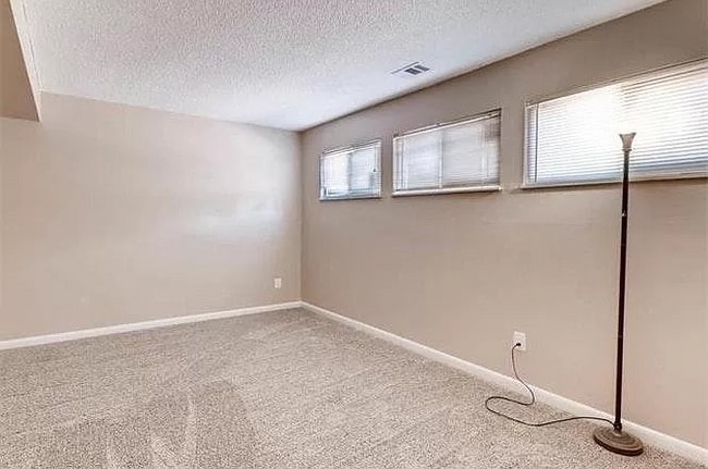 Building Photo - 2187 Broadmoor Rd Cir