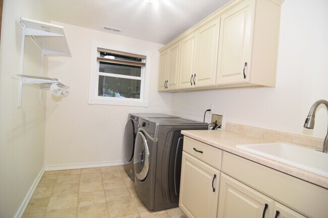 Building Photo - 17927 Ridge Lake Dr