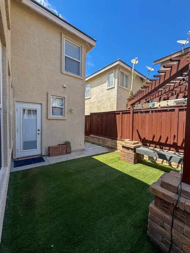 Building Photo - 4 Bedroom home available for Lease in Cent...