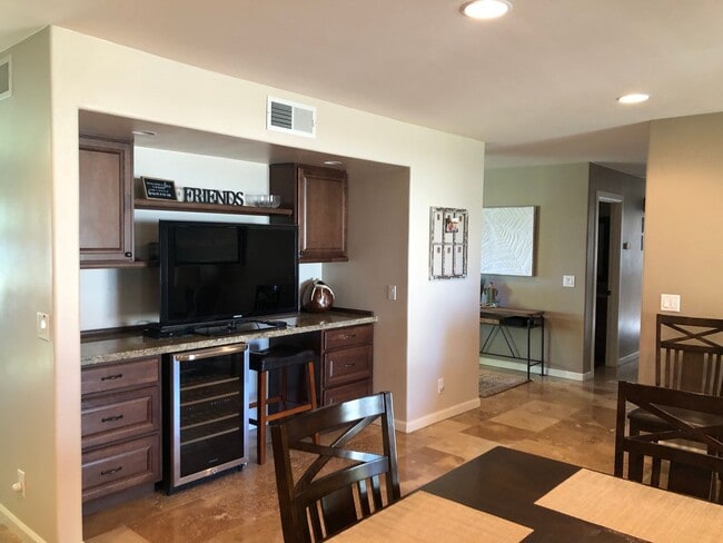 Building Photo - Welcome to this charming 2-bedroom, 2-bathroom house located in Leisure World a 45+ Active Adult ...