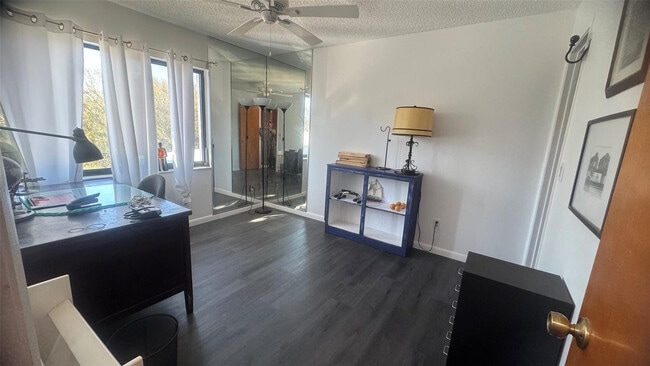 Building Photo - 5483 Casablanca Cir