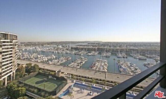 Building Photo - 4314 Marina City Dr