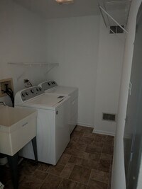 Building Photo - 5S455 Scots Dr