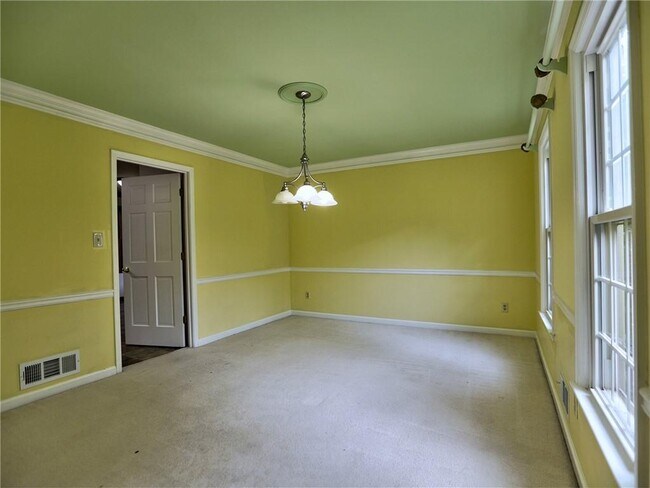 Building Photo - 2101 Mark Hall Ct NE