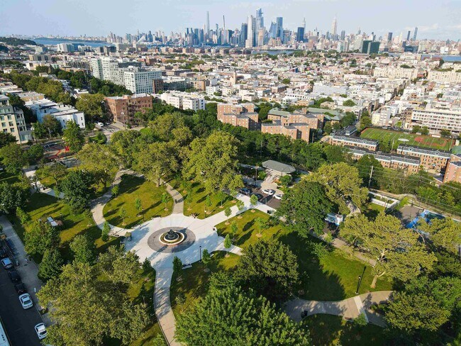 Building Photo - 418 Palisade Ave