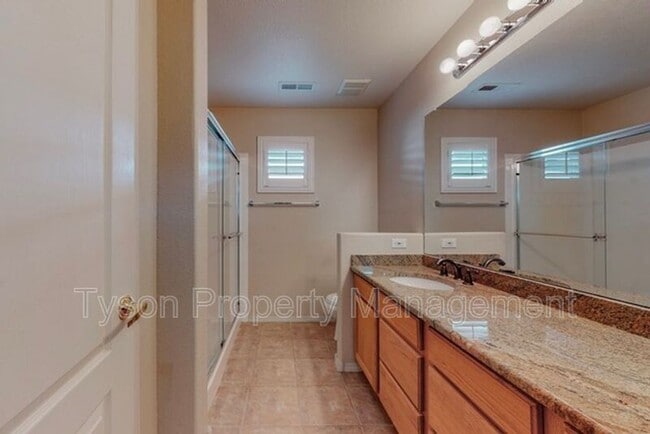 Building Photo - 10420 Calle Hermosa Ct NW