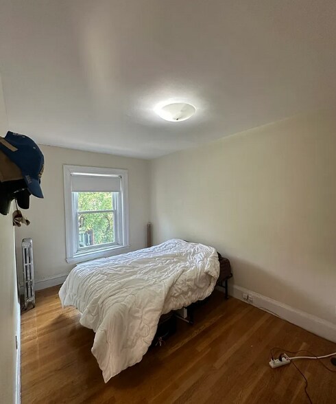 Building Photo - 1073 Beacon St