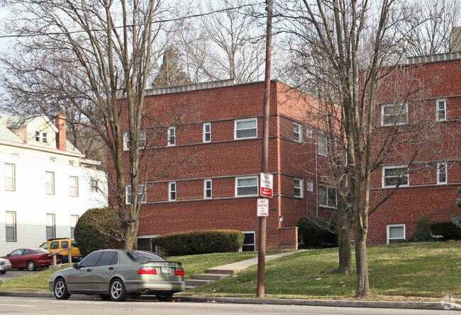 Building Photo - 922 Ludlow Ave