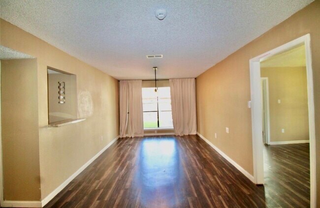 Building Photo - 4701 Spring Ln