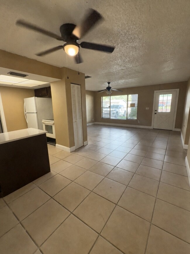 Building Photo - 608 60th Ave Dr W