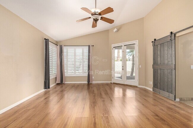 Building Photo - 2738 E Silverwood Dr