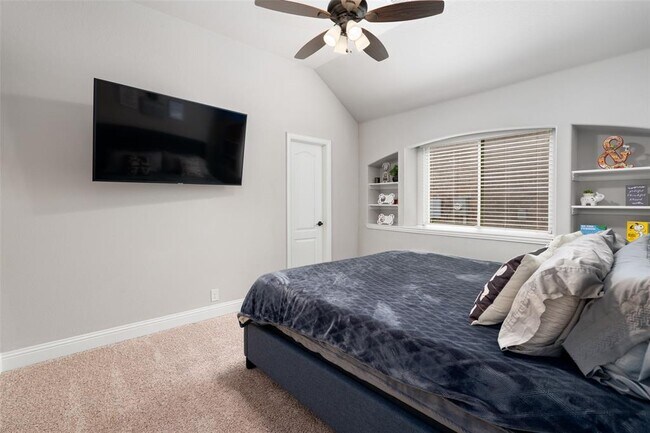 Building Photo - 1324 Thrasher Dr