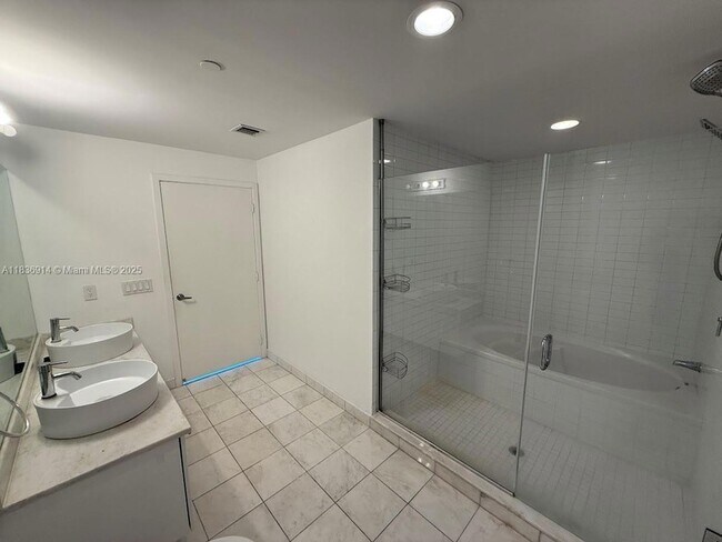 Building Photo - 888 Biscayne Blvd