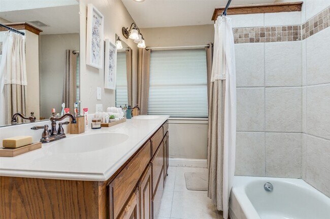 Building Photo - 1602 Glen Valley Dr