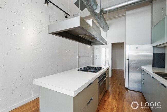 Building Photo - 159 W Broadway-304