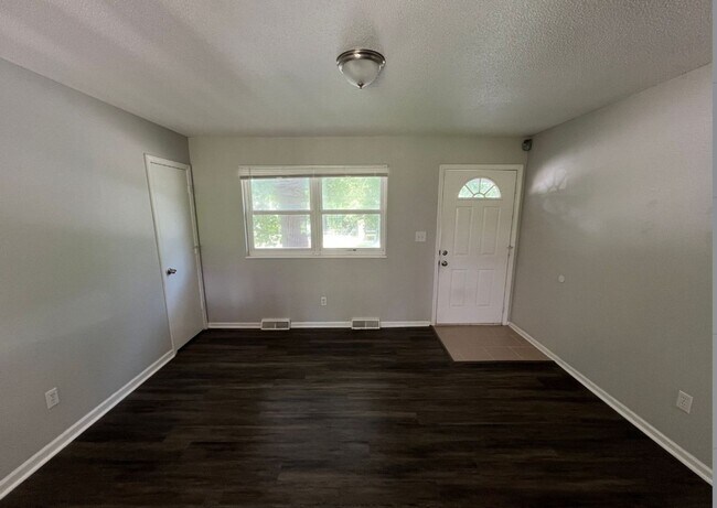 Building Photo - Charming 3 Bedroom Home with Finished Base...