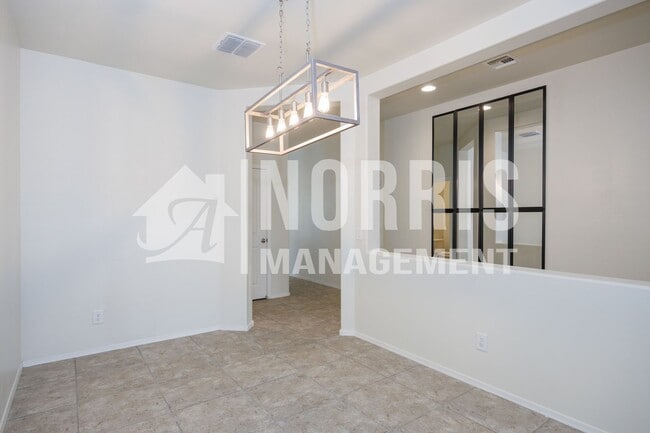 Building Photo - Beautiful Home in Mission Royale