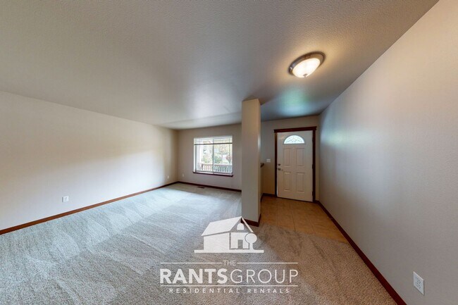 Building Photo - Spacious and Versatile Home in Sought-Afte...