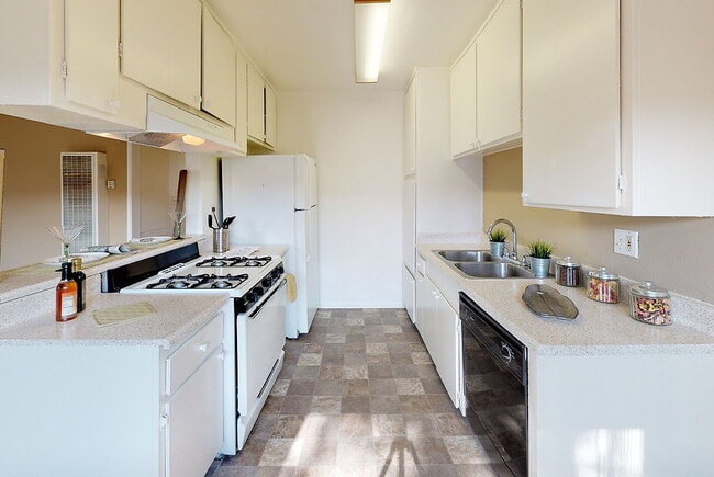 Building Photo - Walnut Heights