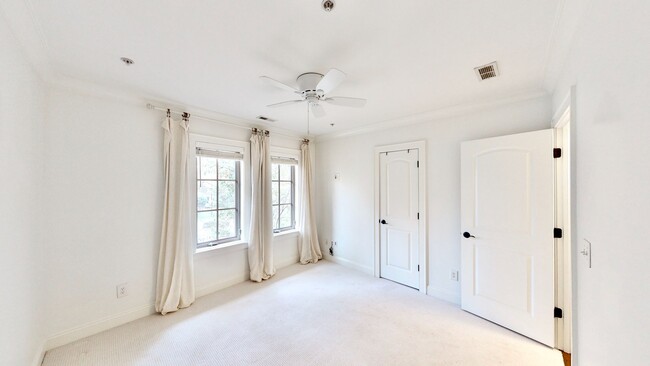 Building Photo - 1328 Ordermore Ave