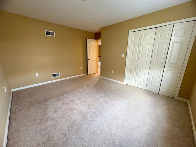 Building Photo - 3 bedroom 2.5 bathroom Townhome in Mount Joy!
