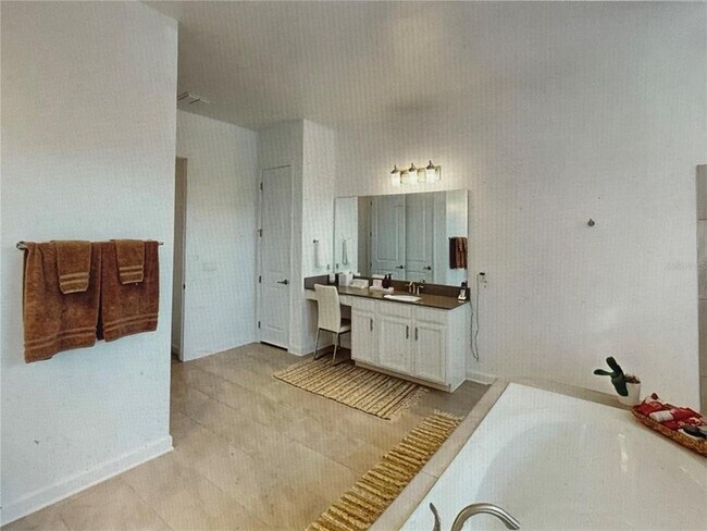 Building Photo - 8851 Fallen Oak Dr