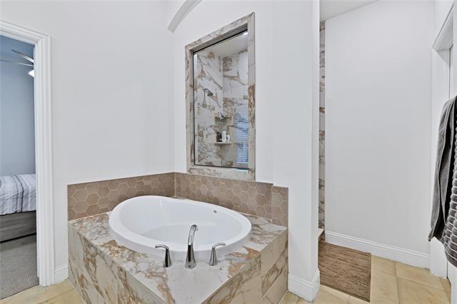 Building Photo - 8157 Mdw Vly Dr