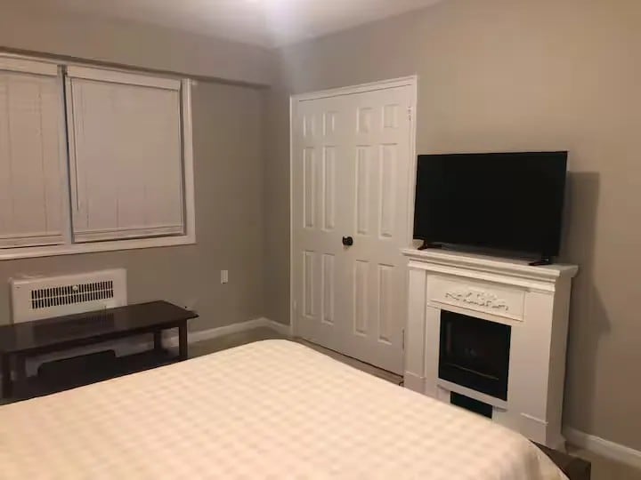 Bedroom - 4360 N Pershing Dr