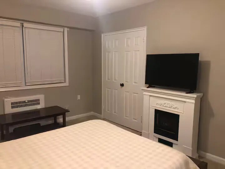 Building Photo - 4360 N Pershing Dr