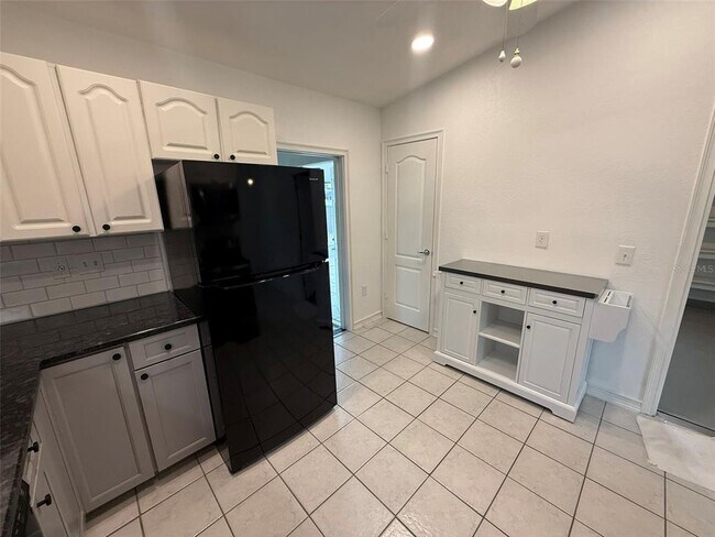 Building Photo - 512 Dewhurst St