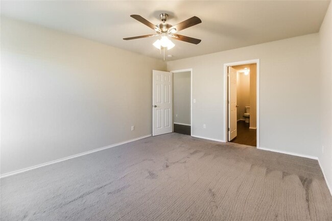 Building Photo - 1800 Sloane Dr