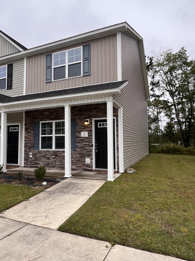 Building Photo - 2 Jaydn Dr W