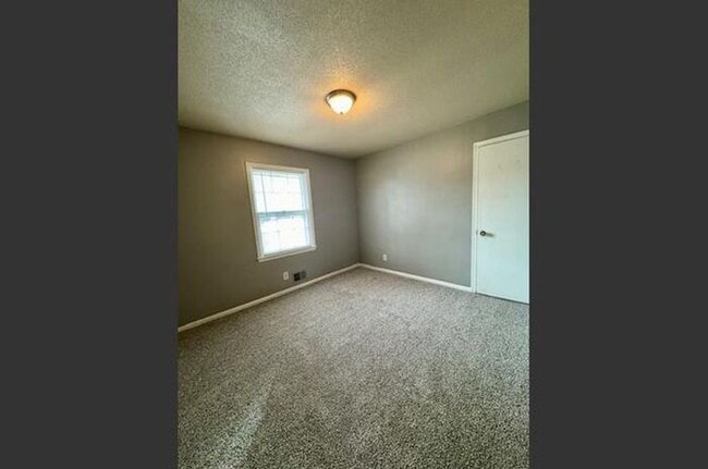 Building Photo - Spacious 3BR 2BA Home w/ Oversized 2-Car Garage