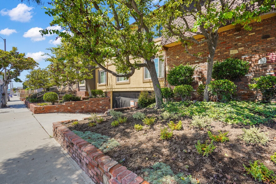 Building Photo - 4633 Marine Ave