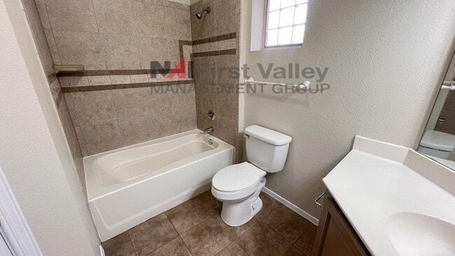 Building Photo - 2 Bedrooms, 2 Baths