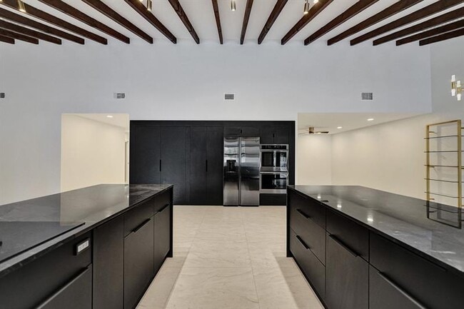 Building Photo - 3501 N Park Rd